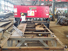 Manufacturing equipment 